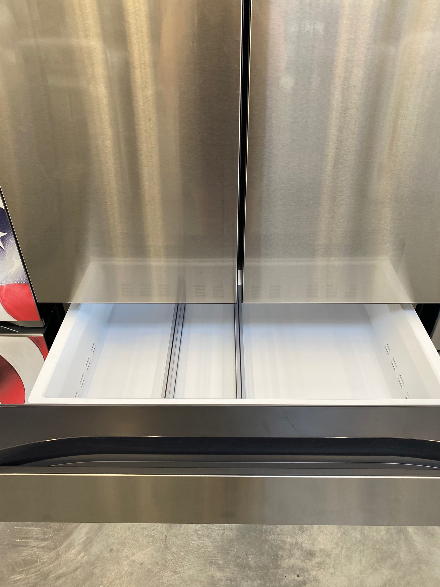 Samsung - RF70F29DERAA - 29 Cu Ft Bespoke 4‑Door French‑Door Refrigerator with Inner Beverage Center™ & FlexZone™ Drawer