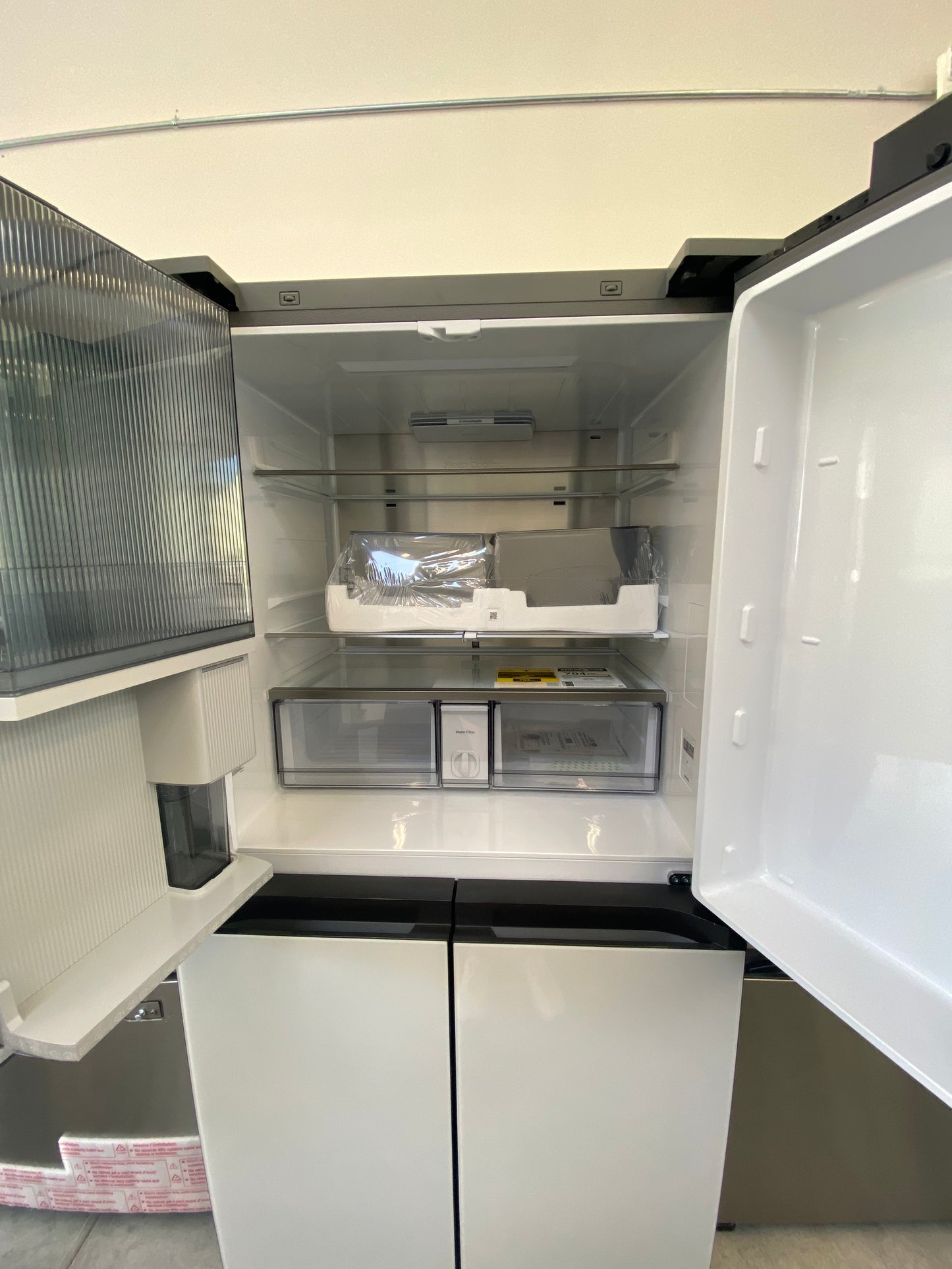 Samsung - RF29DB970012AA - 29 Cu. Ft. Bespoke 4‑Door Flex™ Refrigerator with Family Hub