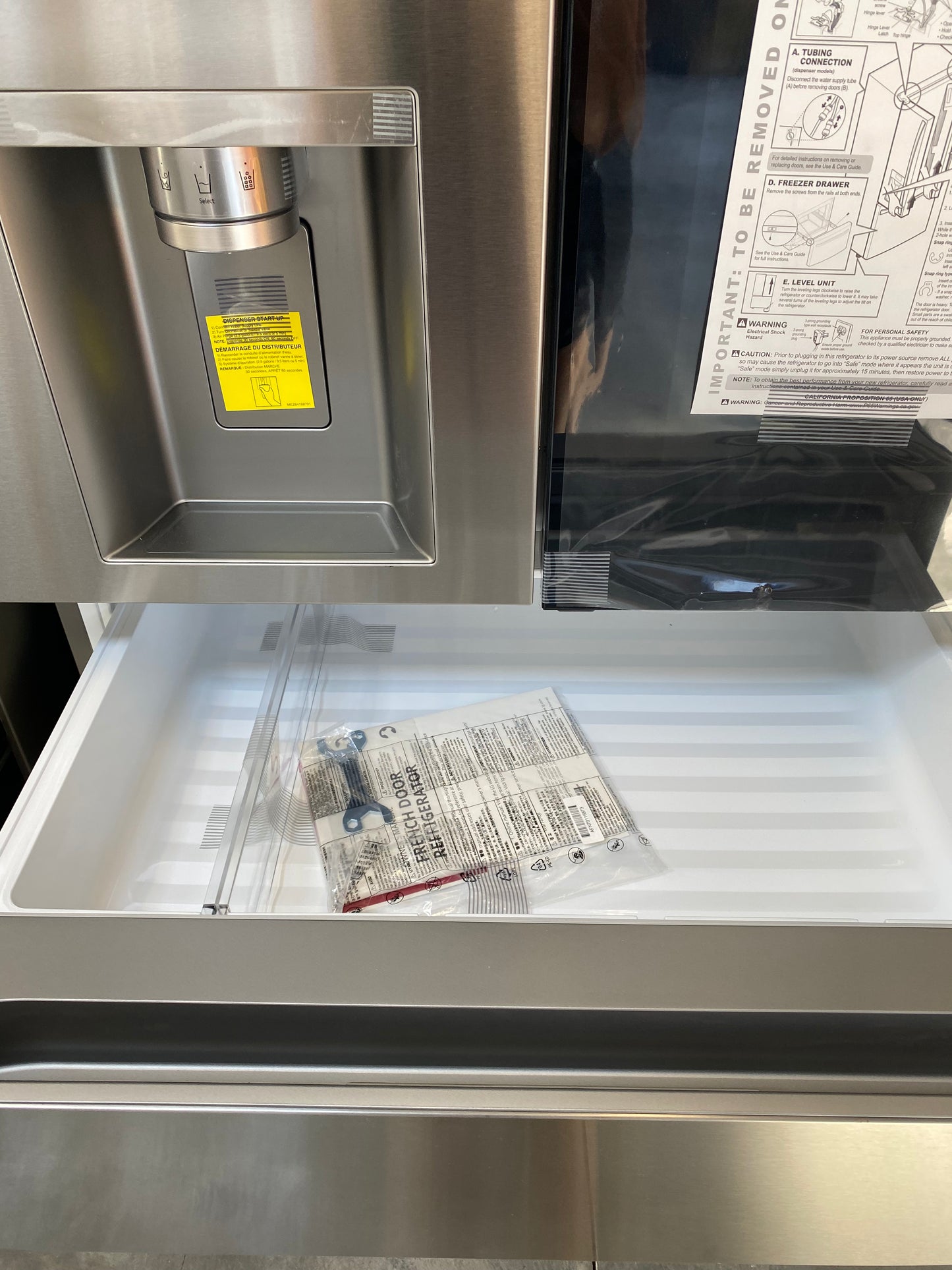 LG - LH29S8565S - 29 cu. ft. Smart InstaView® Door-in-Door® Standard-Depth MAX™ 4-Door French Door Refrigerator with MyColor™ and Craft Ice™