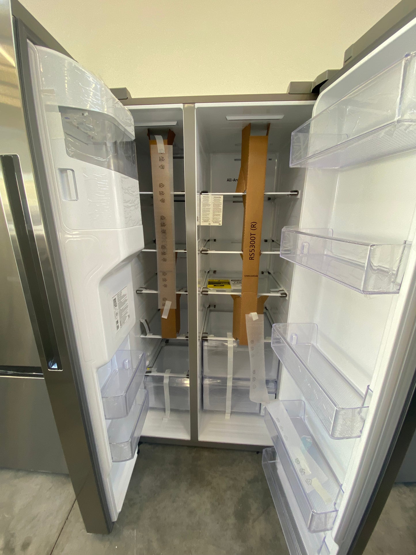 Samsung - RS27T5200SR/AA - 27.4 cu. ft. Large Capacity Side-by-Side Refrigerator in Stainless Steel