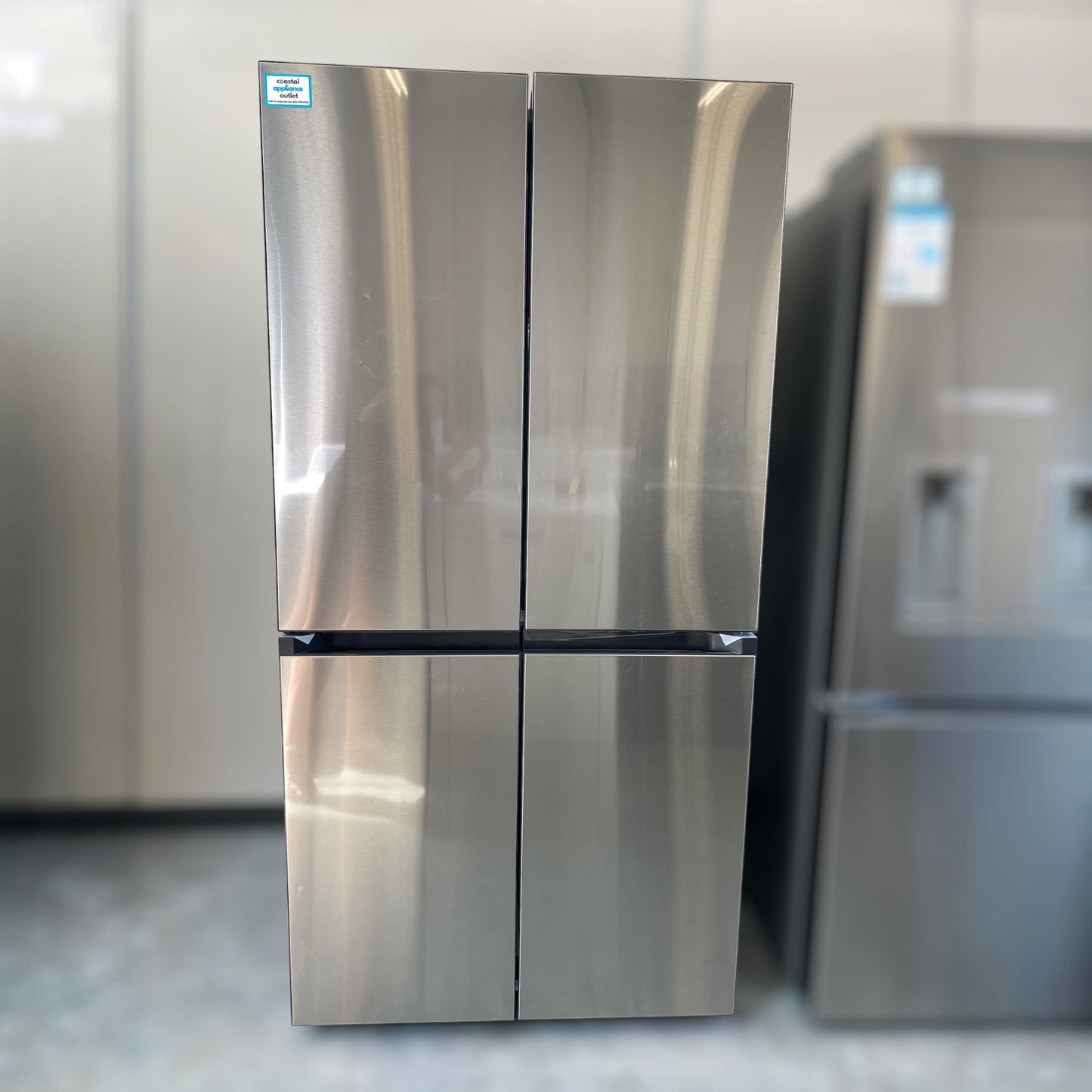 Samsung - RF29DB9600QLAA - 29 Cu Ft Bespoke 4‑Door Flex™ French‑Door Refrigerator with Beverage Center